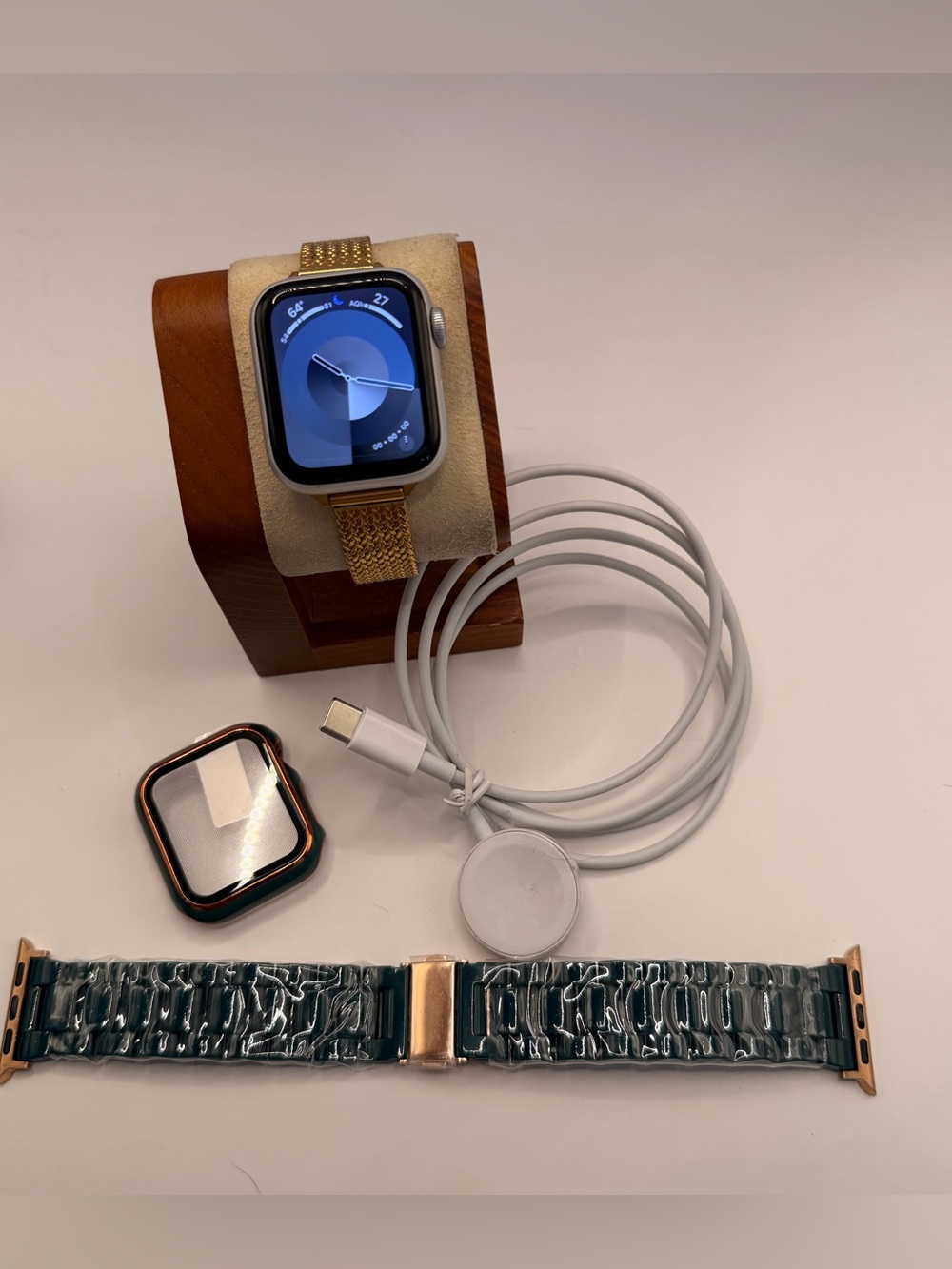 Apple Watch SE 2nd Gen, 40mm, Excellent Condition, Tested, Charger Incl, Extra B